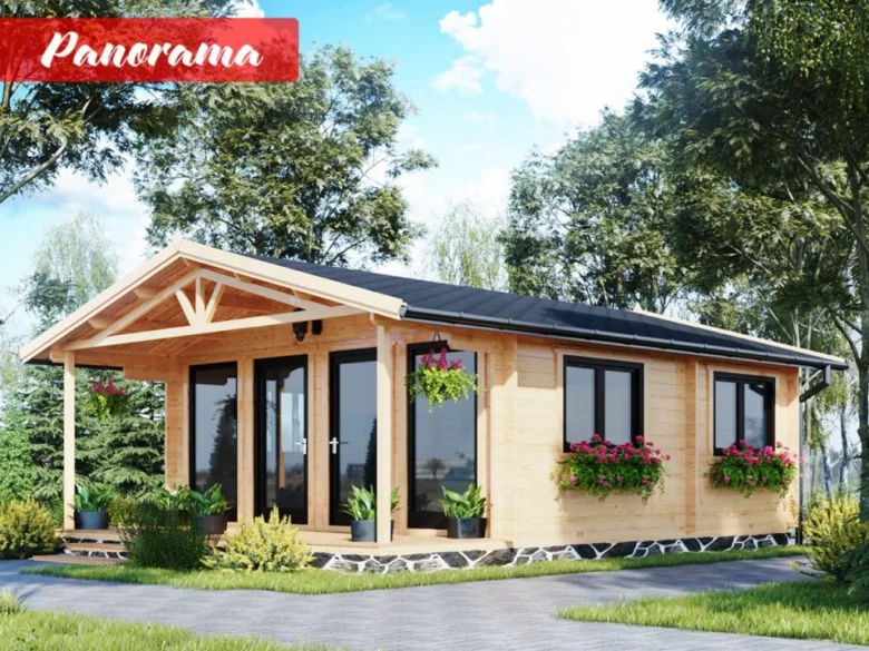 Moderní dřevěná chatka s velkými okny a květinovými boxy na zahradě.
