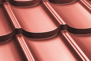 Detailní pohled na měděné plechové střešní krytiny.